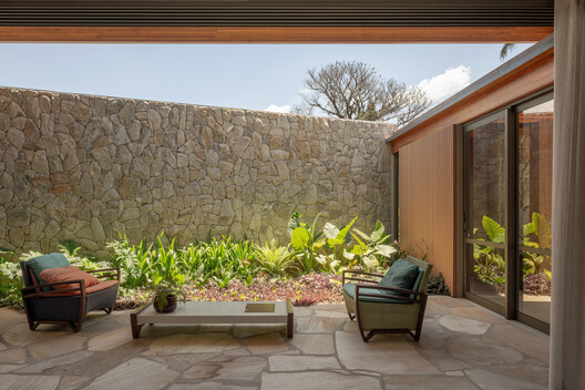 MA House – Atibaia / Estúdio Rossi Arquitetos MA House – Atibaia / Estúdio Rossi Arquitetos - Interior Photography, Living Room, Concrete, Garden, Courtyard