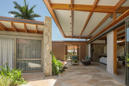MA House – Atibaia / Estúdio Rossi Arquitetos MA House – Atibaia / Estúdio Rossi Arquitetos - Interior Photography, Wood, Beam, Patio
