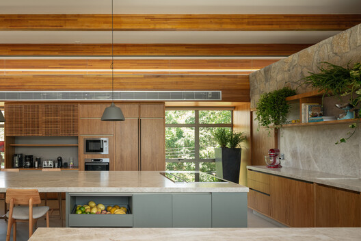 MA House – Atibaia / Estúdio Rossi Arquitetos MA House – Atibaia / Estúdio Rossi Arquitetos - Interior Photography, Kitchen, Countertop, Wood, Lighting, Chair