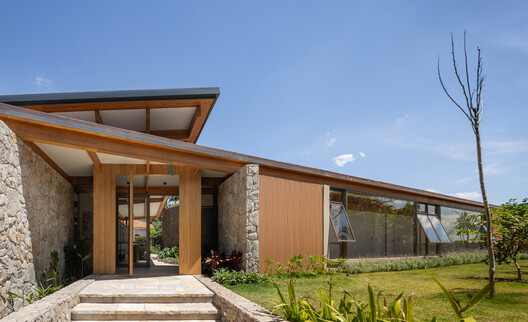 MA House – Atibaia / Estúdio Rossi Arquitetos MA House – Atibaia / Estúdio Rossi Arquitetos - Exterior Photography, Courtyard