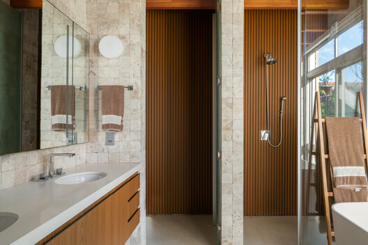 MA House – Atibaia / Estúdio Rossi Arquitetos MA House – Atibaia / Estúdio Rossi Arquitetos - Interior Photography, Bathroom, Wood, Countertop, Sink, Lighting