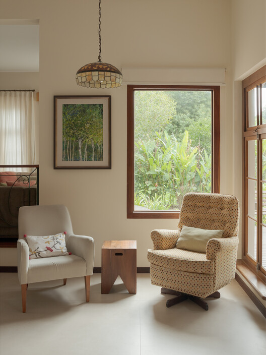 Jardim House Renovation / Baixo Impacto Arquitetura - Interior Photography, Living Room, Wood, Chair