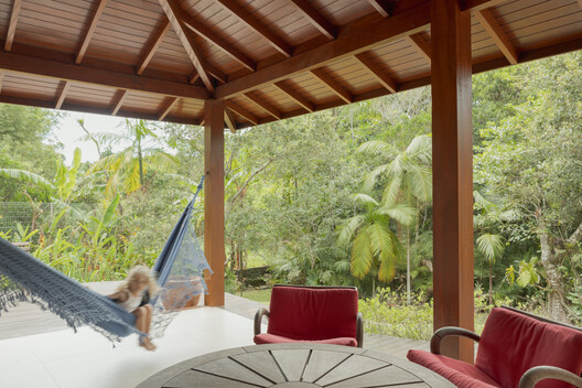 Jardim House Renovation / Baixo Impacto Arquitetura - Interior Photography, Living Room, Wood, Beam, Chair