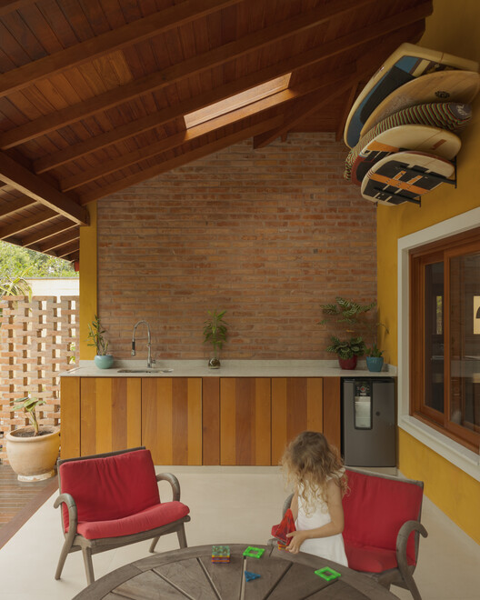 Jardim House Renovation / Baixo Impacto Arquitetura - Interior Photography, Living Room, Wood, Chair, Beam
