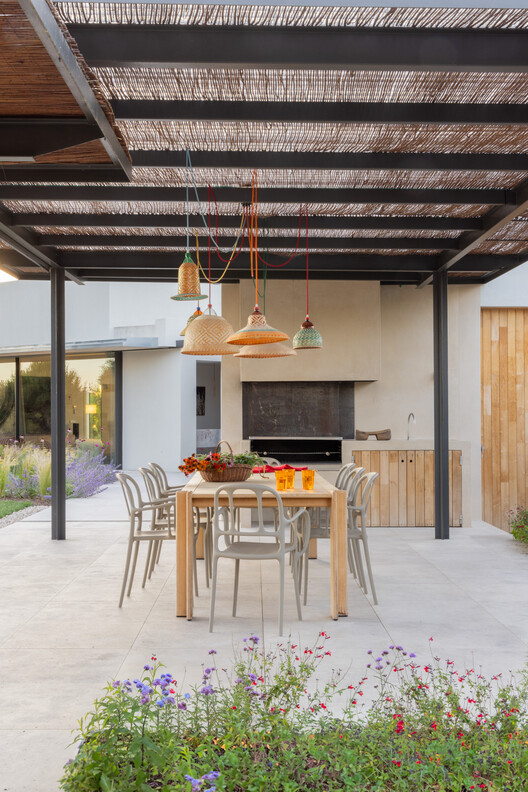 Breeze House / Ábaton Breeze House / Ábaton - Interior Photography, Patio, Chair, Beam