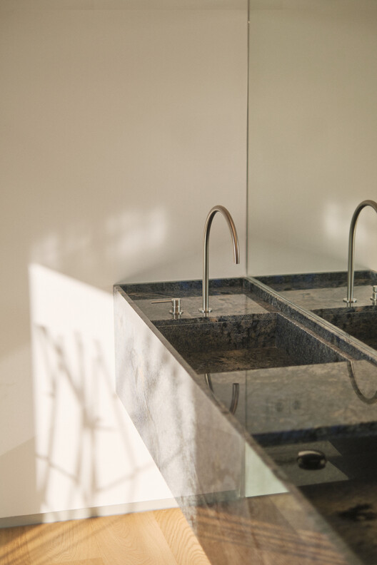 Breeze House / Ábaton Breeze House / Ábaton - Interior Photography, Kitchen, Wood, Countertop, Sink, Glass