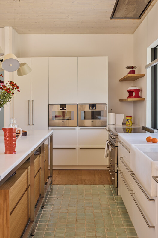 Breeze House / Ábaton Breeze House / Ábaton - Interior Photography, Kitchen, Countertop, Wood, Lighting, Sink