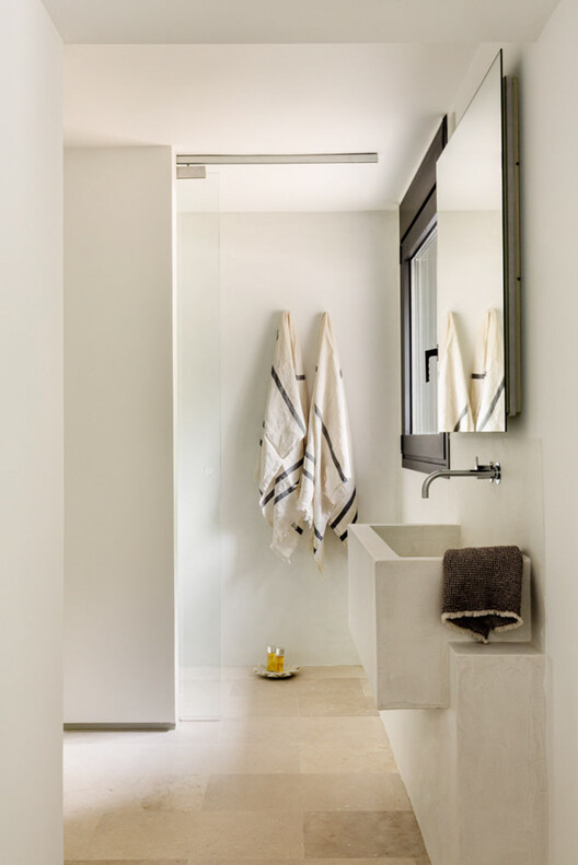 Full Renovation LVL / Ábaton Full Renovation LVL / Ábaton - Interior Photography, Bathroom, Lighting, Bathtub