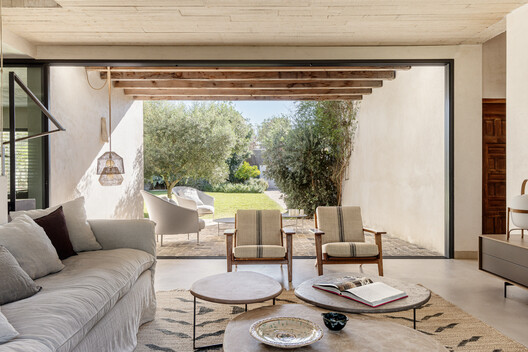 Villa Arena / Ábaton Villa Arena / Ábaton - Interior Photography, Living Room, Wood, Table, Chair, Sofa