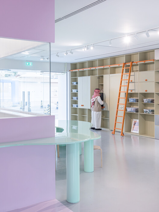 Diriyah Biennale Foundation Public Programs Building / Ariel André-GOLEM Diriyah Biennale Foundation Public Programs Building / Ariel André-GOLEM - Interior Photography, Glass, Shelving