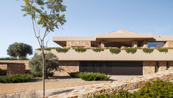 Mediterranean House / Dom Arquitectura 