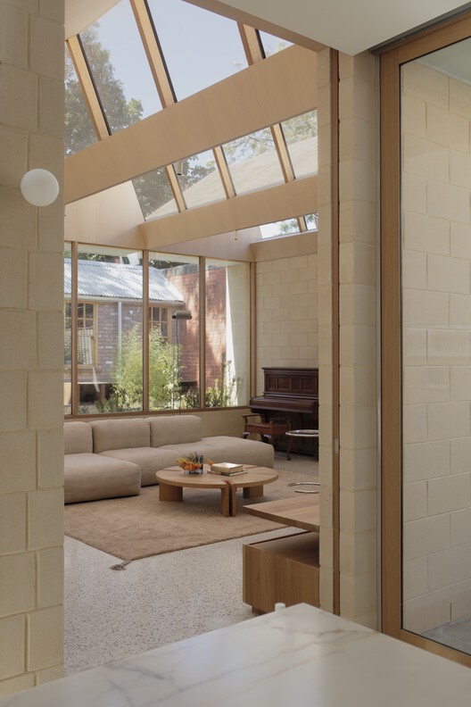 A Courtyard House / Office MI—JI A Courtyard House / Office MI—JI - Interior Photography, Living Room, Wood, Glass