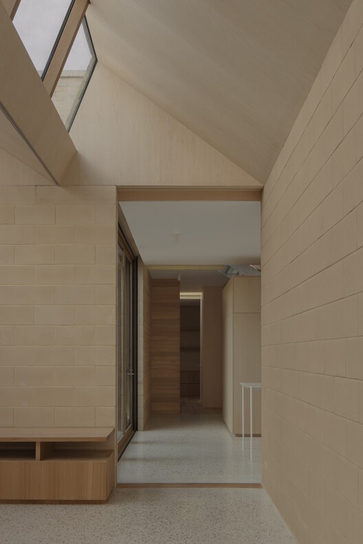 A Courtyard House / Office MI—JI A Courtyard House / Office MI—JI - Interior Photography, Wood
