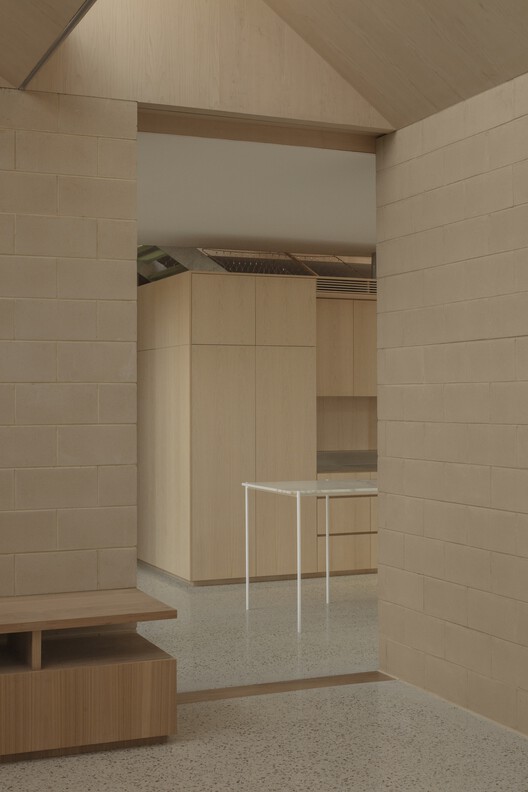 A Courtyard House / Office MI—JI A Courtyard House / Office MI—JI - Interior Photography, Wood