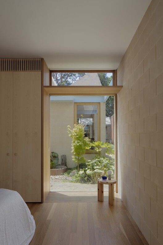 A Courtyard House / Office MI—JI A Courtyard House / Office MI—JI - Interior Photography, Bedroom, Wood, Door