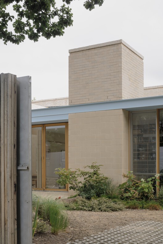 A Courtyard House / Office MI—JI A Courtyard House / Office MI—JI - Exterior Photography, Concrete