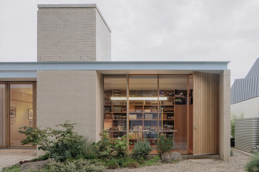 A Courtyard House / Office MI—JI A Courtyard House / Office MI—JI - Image 3 of 40