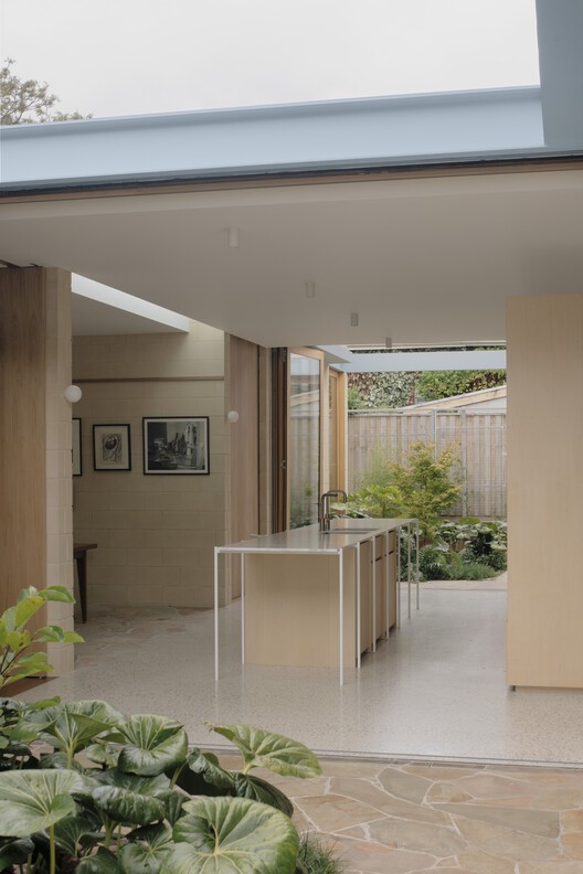 A Courtyard House / Office MI—JI A Courtyard House / Office MI—JI - Interior Photography, Kitchen, Wood