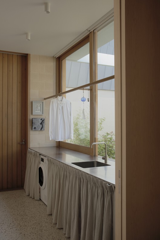 A Courtyard House / Office MI—JI A Courtyard House / Office MI—JI - Interior Photography, Wood