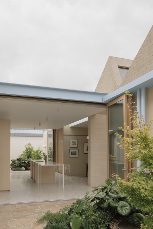 A Courtyard House / Office MI—JI A Courtyard House / Office MI—JI - Image 11 of 40