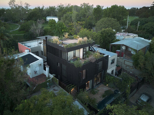 House in San Isidro / Ábode arq