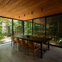 Casa de San Isidro / Ábode arq - fotografía de interiores, comedor, madera, mesas, sillas, vidrios