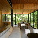 Casa de San Isidro / Ábode arq - fotografía de interiores, madera, mesas, puertas, sillas, vidrios