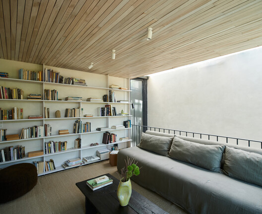 House in San Isidro / Ábode arq House in San Isidro / Ábode arq - Interior Photography, Living Room, Wood, Lighting, Table, Chair