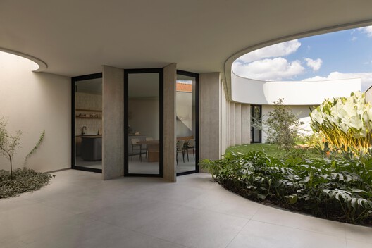 Curved House / efcarquitetura Curved House / efcarquitetura - Image 11 of 26