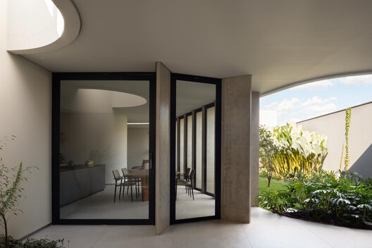 Curved House / efcarquitetura Curved House / efcarquitetura - Image 12 of 26
