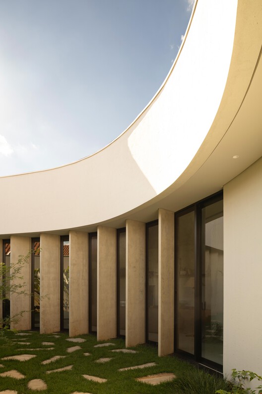 Curved House / efcarquitetura Curved House / efcarquitetura - Image 13 of 26