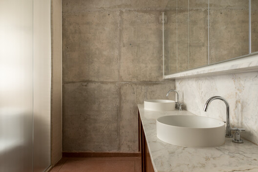 Santo Antonio Apartment / Balaio Arquitetura Santo Antonio Apartment / Balaio Arquitetura - Interior Photography, Bathroom, Sink, Countertop
