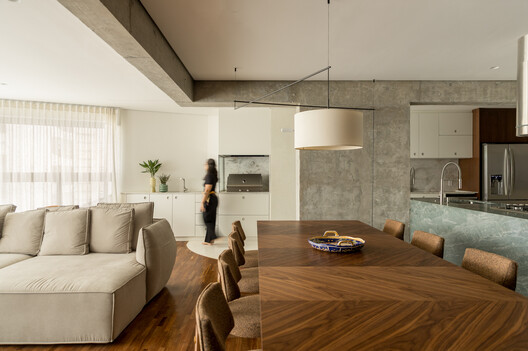 Santo Antonio Apartment / Balaio Arquitetura Santo Antonio Apartment / Balaio Arquitetura - Interior Photography, Living Room, Wood, Table, Chair, Lighting, Sofa