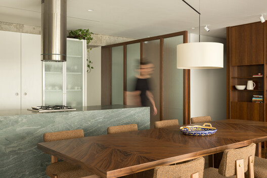 Santo Antonio Apartment / Balaio Arquitetura Santo Antonio Apartment / Balaio Arquitetura - Interior Photography, Table, Wood, Chair, Lighting, Countertop