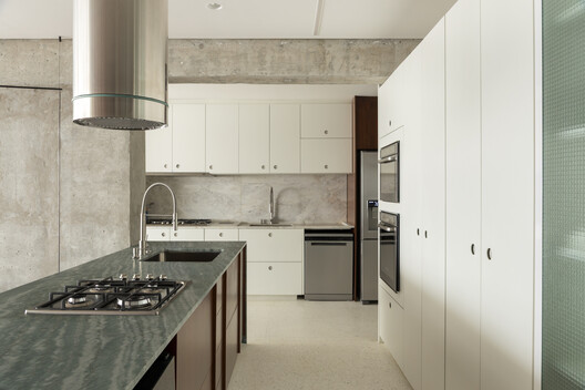 Santo Antonio Apartment / Balaio Arquitetura Santo Antonio Apartment / Balaio Arquitetura - Interior Photography, Kitchen, Countertop, Wood, Lighting, Sink