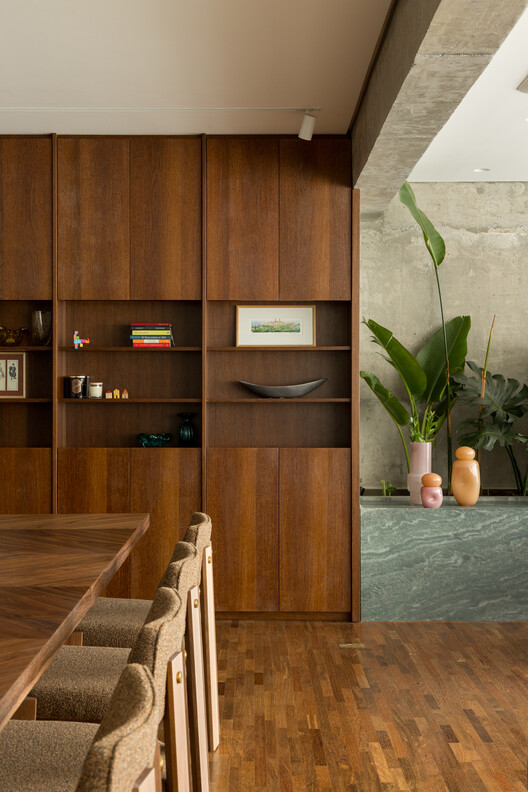 Santo Antonio Apartment / Balaio Arquitetura Santo Antonio Apartment / Balaio Arquitetura - Interior Photography, Wood, Table, Chair