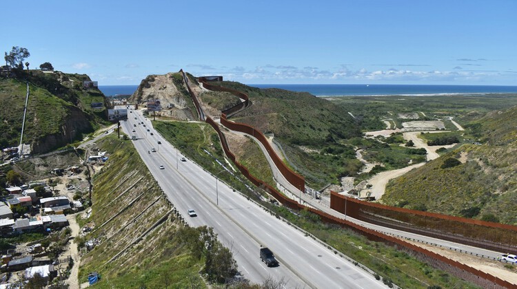 Onde fica a fronteira? Como a arquitetura controla e reimagina a mobilidade - Imagem 5 de 12