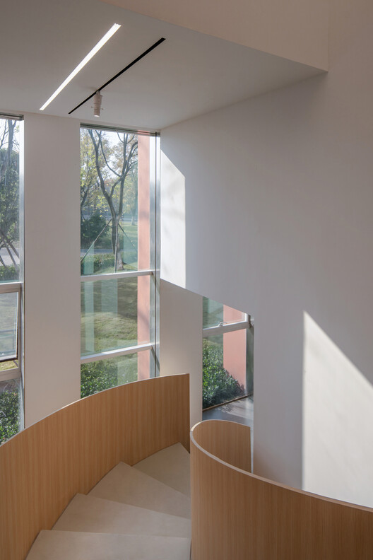 REDGE Contemporary Art Center  / Atelier Meadow - Interior Photography, Wood, Stairs, Handrail