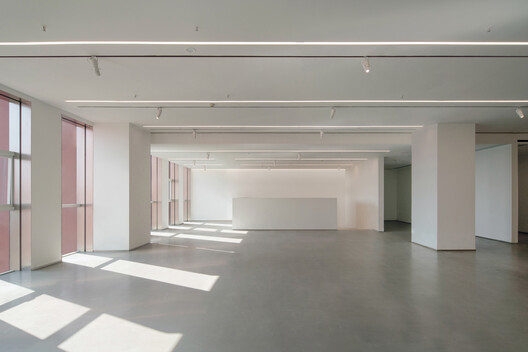 REDGE Contemporary Art Center  / Atelier Meadow - Image 11 of 49