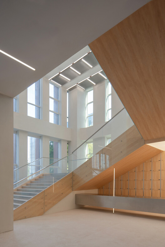 REDGE Contemporary Art Center  / Atelier Meadow - Image 15 of 49