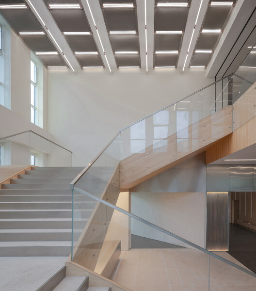 REDGE Contemporary Art Center  / Atelier Meadow - Image 5 of 49
