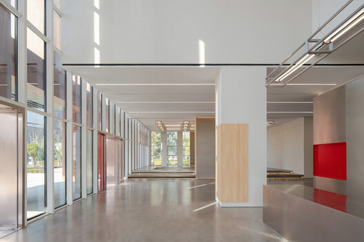 REDGE Contemporary Art Center  / Atelier Meadow - Image 18 of 49
