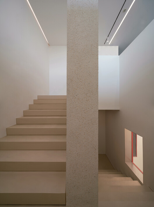 REDGE Contemporary Art Center  / Atelier Meadow - Image 20 of 49