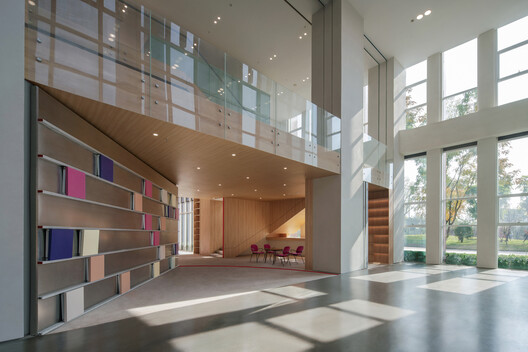 REDGE Contemporary Art Center  / Atelier Meadow - Interior Photography, Wood, Glass