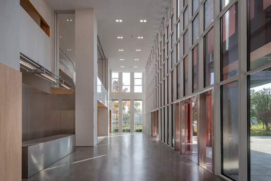 REDGE Contemporary Art Center  / Atelier Meadow - Image 28 of 49