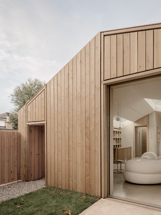 Green Lodge / Stylus Architects - Image 2 of 34