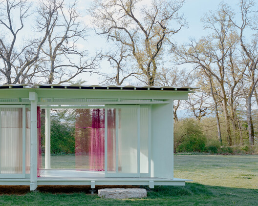 Pavillon of the Sliding Doors / Piertzovanis Toews Pavillon of the Sliding Doors / Piertzovanis Toews - Image 7 of 21