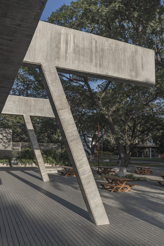 Student Center Santa Marta / El Equipo Mazzanti Student Center Santa Marta / El Equipo Mazzanti - Image 16 of 38