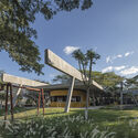 Student Center Santa Marta / El Equipo Mazzanti - Schools 