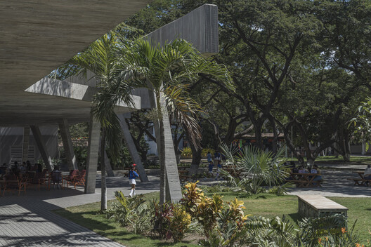 Student Center Santa Marta / El Equipo Mazzanti Student Center Santa Marta / El Equipo Mazzanti - Image 24 of 38